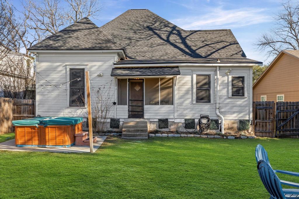 1618 North 6th Street Waco, TX 76707 - Photo 33 of 36 a front view of house with yard