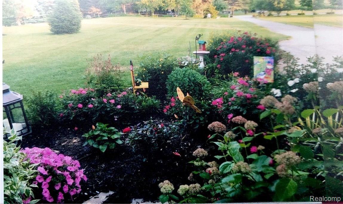 462 West Barron Road Howell, MI 48855 - Photo 39 of 65 Perennials 3.jpg
