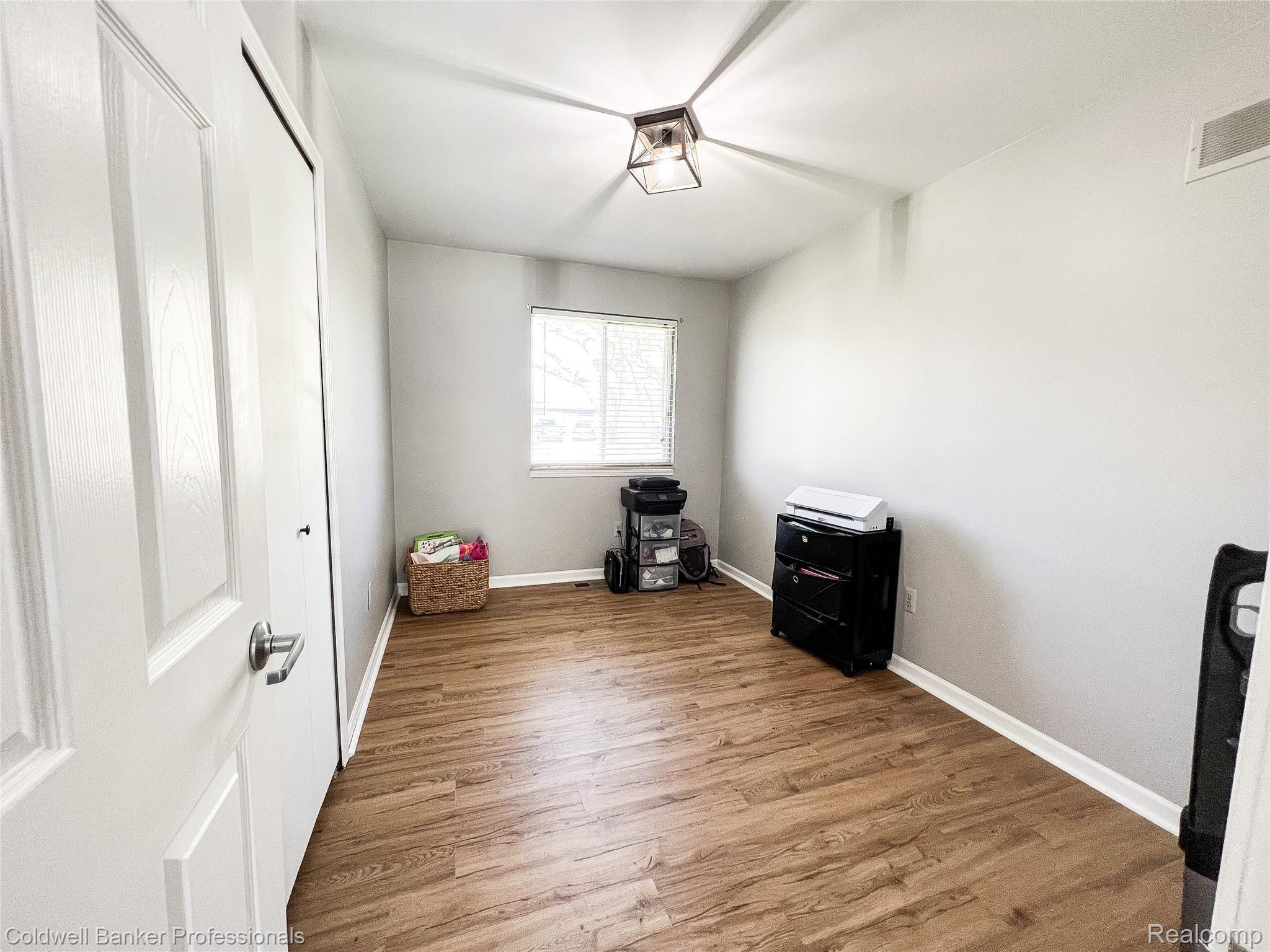 2779 Longview Avenue Rochester, MI 48307 - Photo 13 of 19 EB11EF64-0935-4095-8A5E-AB08745B1678.jpeg