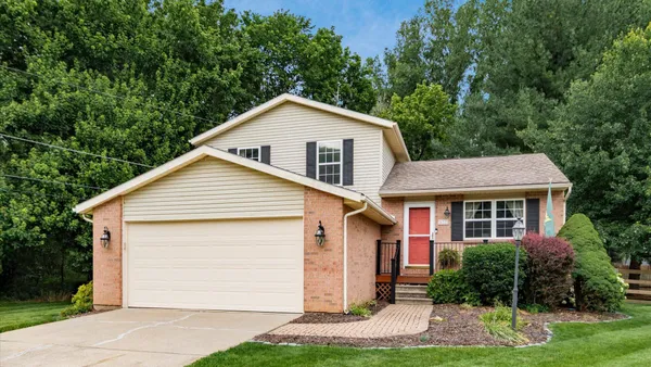 $314,900 | 637 Livingston Court, Heath, OH 43056