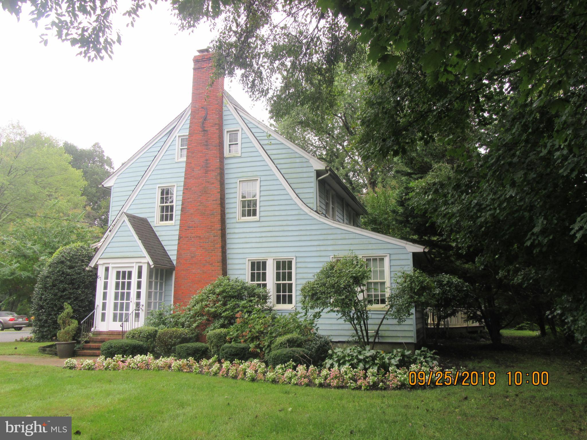 61 Church Road Arnold, MD 21012 - Photo 2 of 28 Professionally landscaped