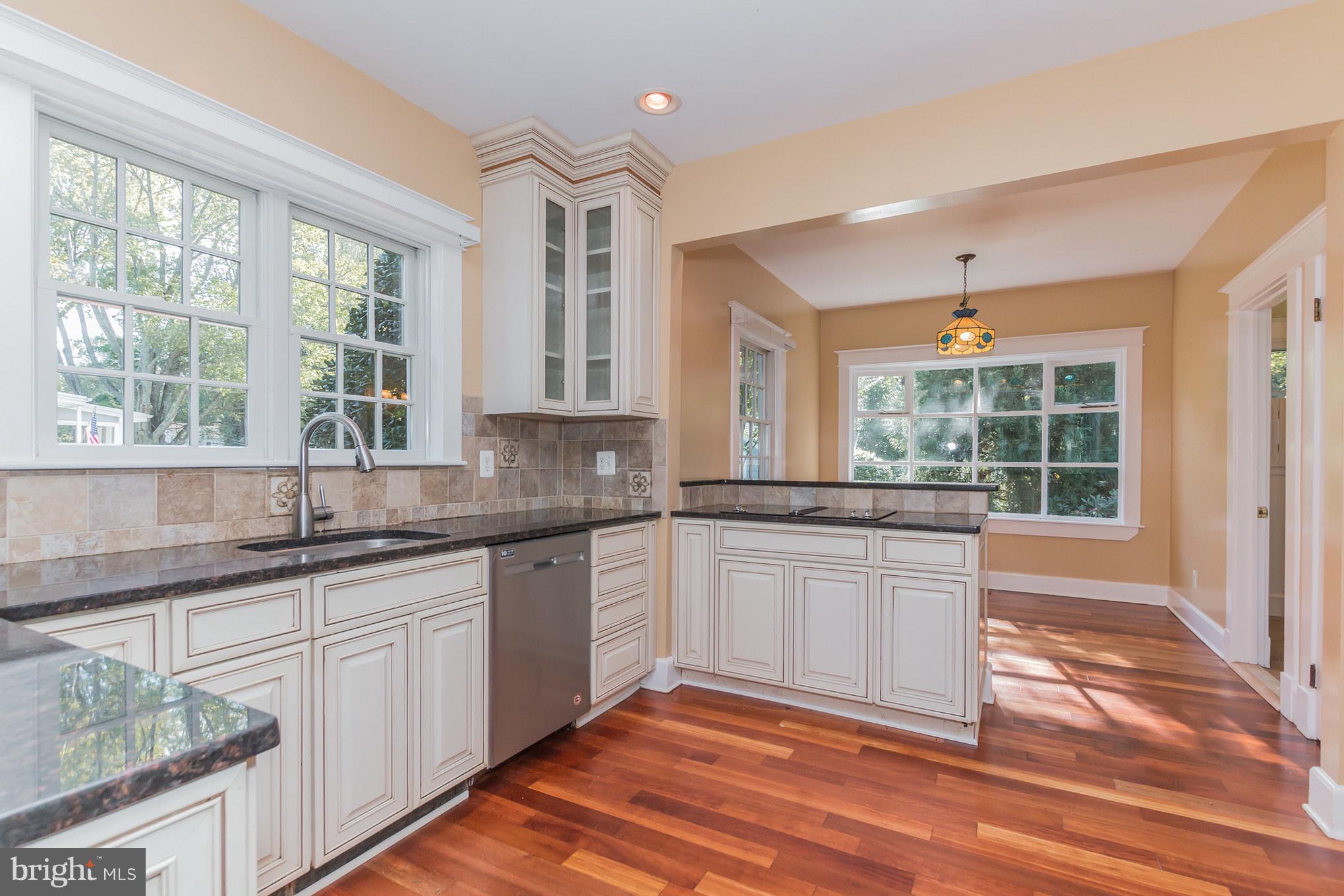 61 Church Road Arnold, MD 21012 - Photo 19 of 28 Kitchen , hardwood flooring