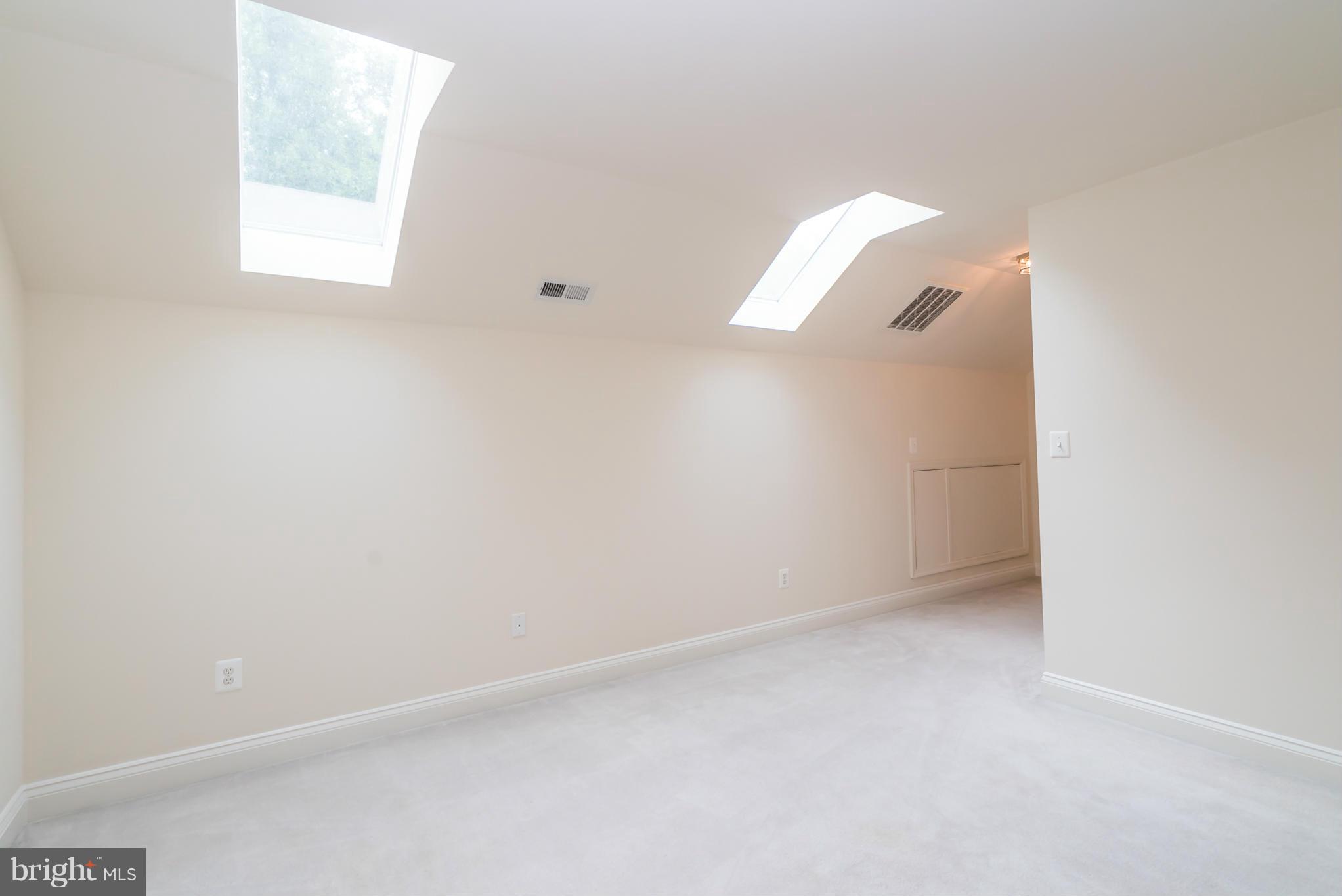 8753 Center Road Springfield, VA 22152 - Photo 19 of 25 Interior (General)