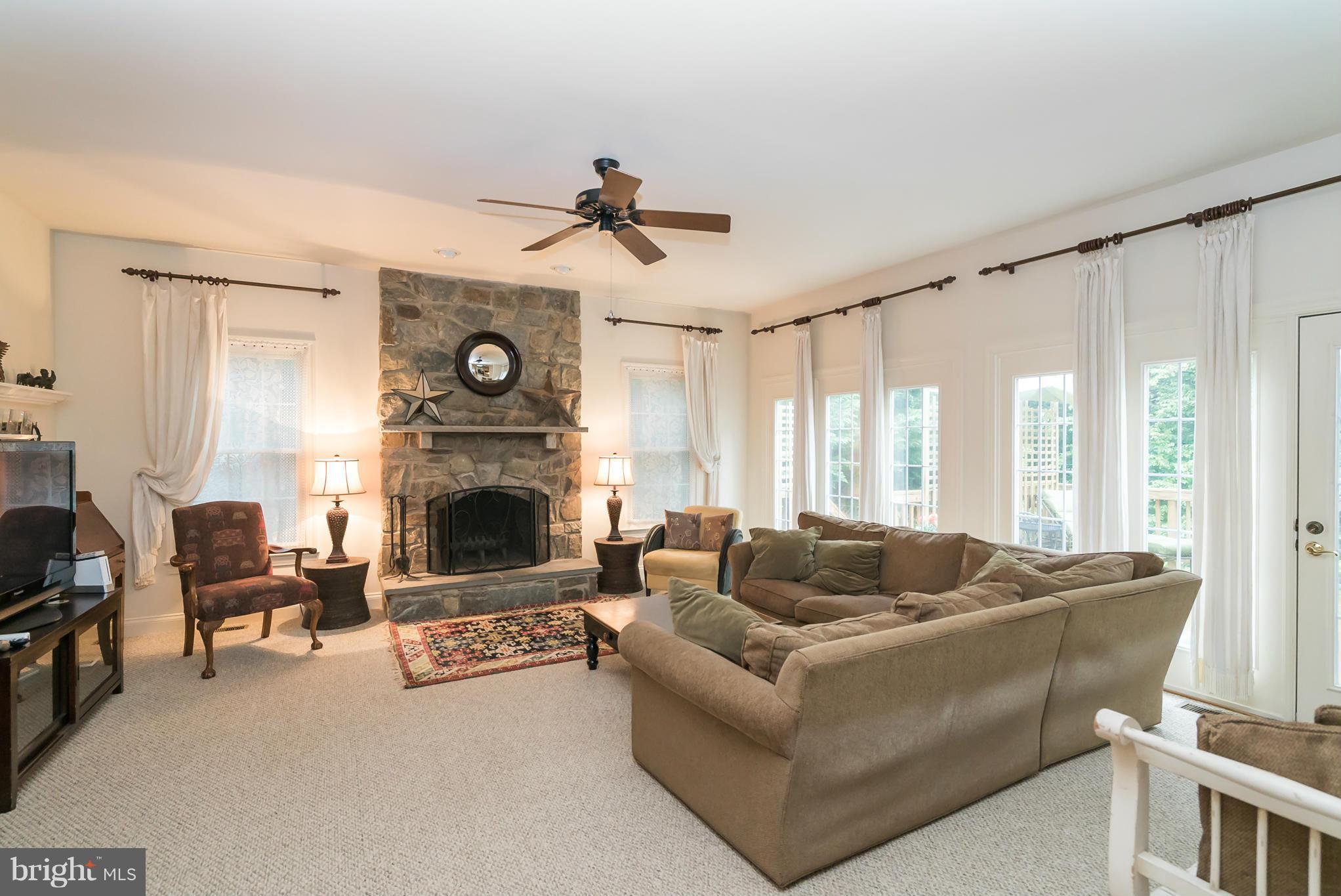 8753 Center Road Springfield, VA 22152 - Photo 9 of 25 Family Room