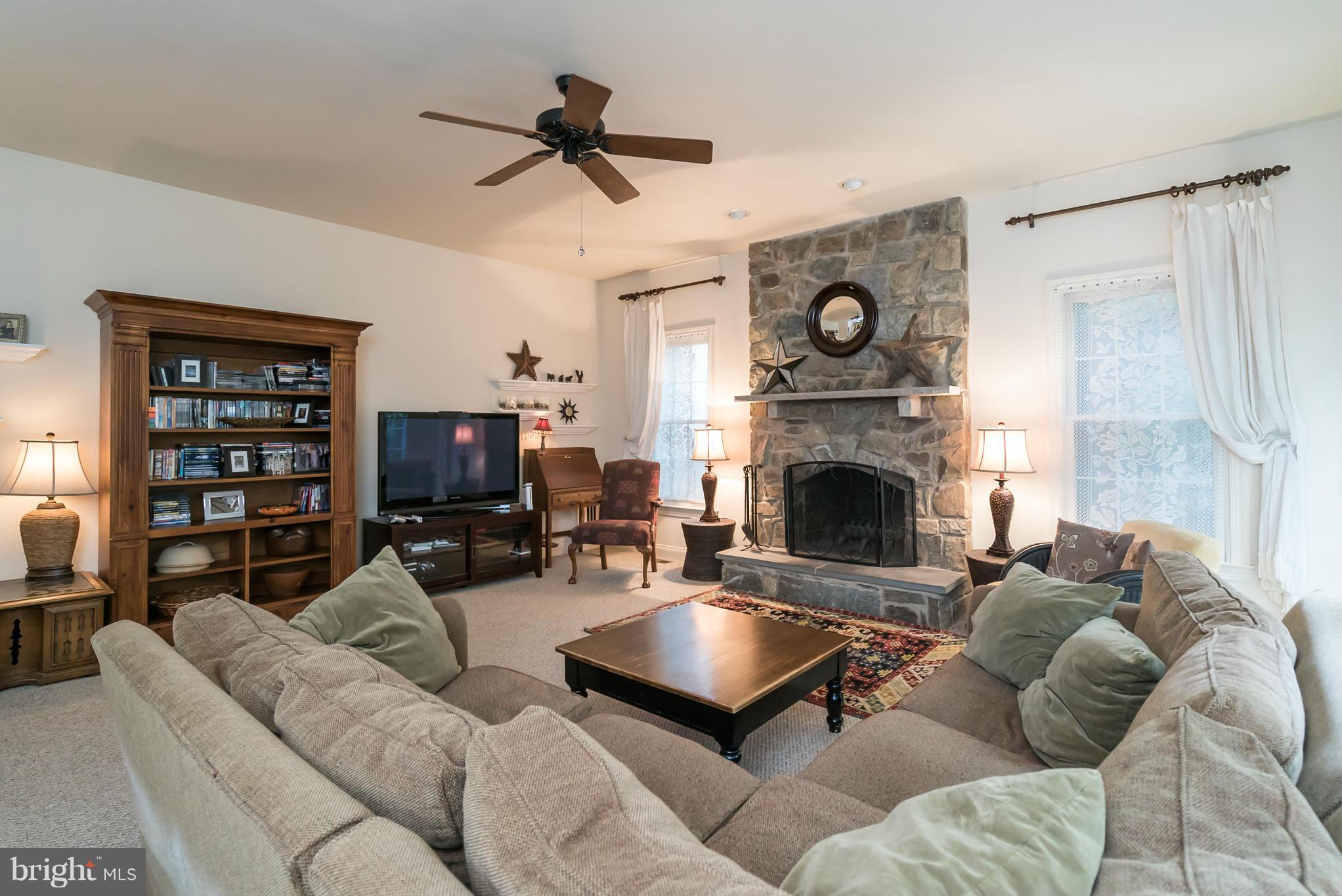 8753 Center Road Springfield, VA 22152 - Photo 10 of 25 Family Room