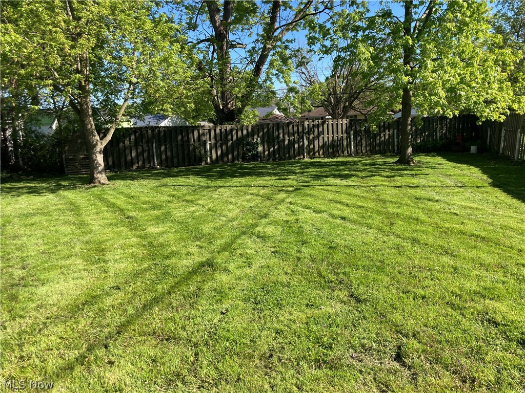 627 Weller Road Elyria, OH 44035 - Photo 4 of 22 Gallery Image 4