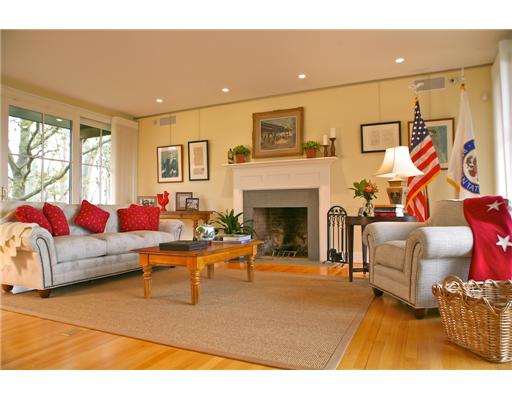 210 Farmlands Road Portsmouth, RI 02871 - Photo 4 of 13 Living Room.