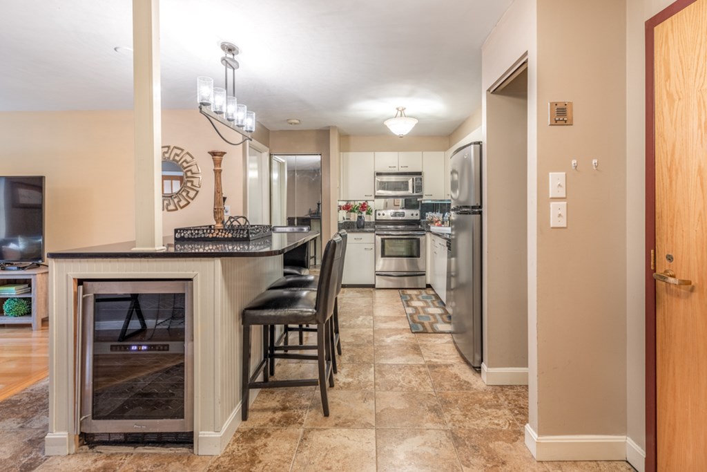 4 Summit Drive, Unit 303 Reading, MA 01867 - Photo 5 of 30