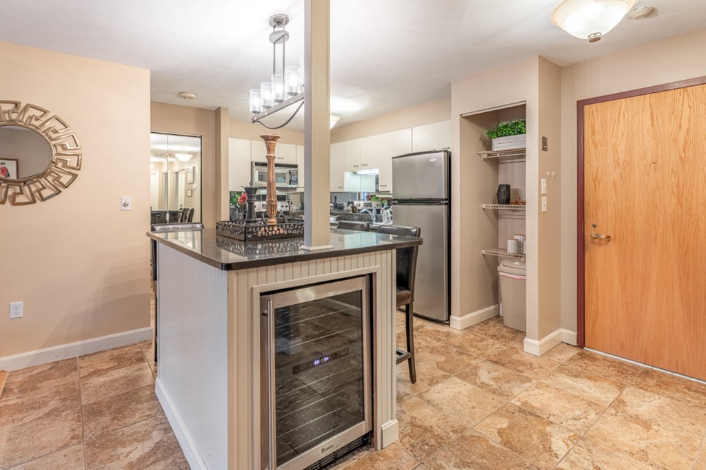 4 Summit Drive, Unit 303 Reading, MA 01867 - Photo 6 of 30