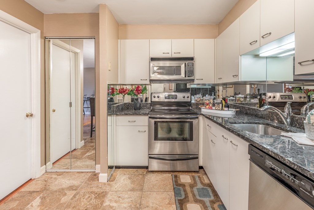 4 Summit Drive, Unit 303 Reading, MA 01867 - Photo 7 of 30