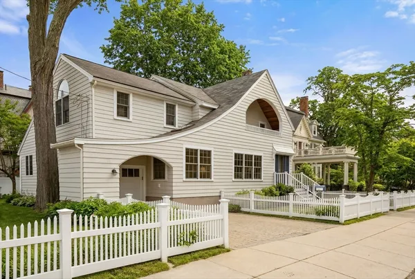 a view of house with a outdoor seating