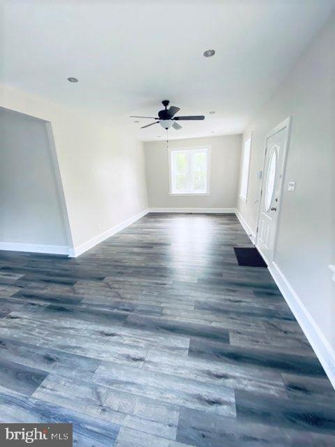 71 Hillside Road Wilmington, DE 19804 - Photo 4 of 25 NEW FLOOR by front door