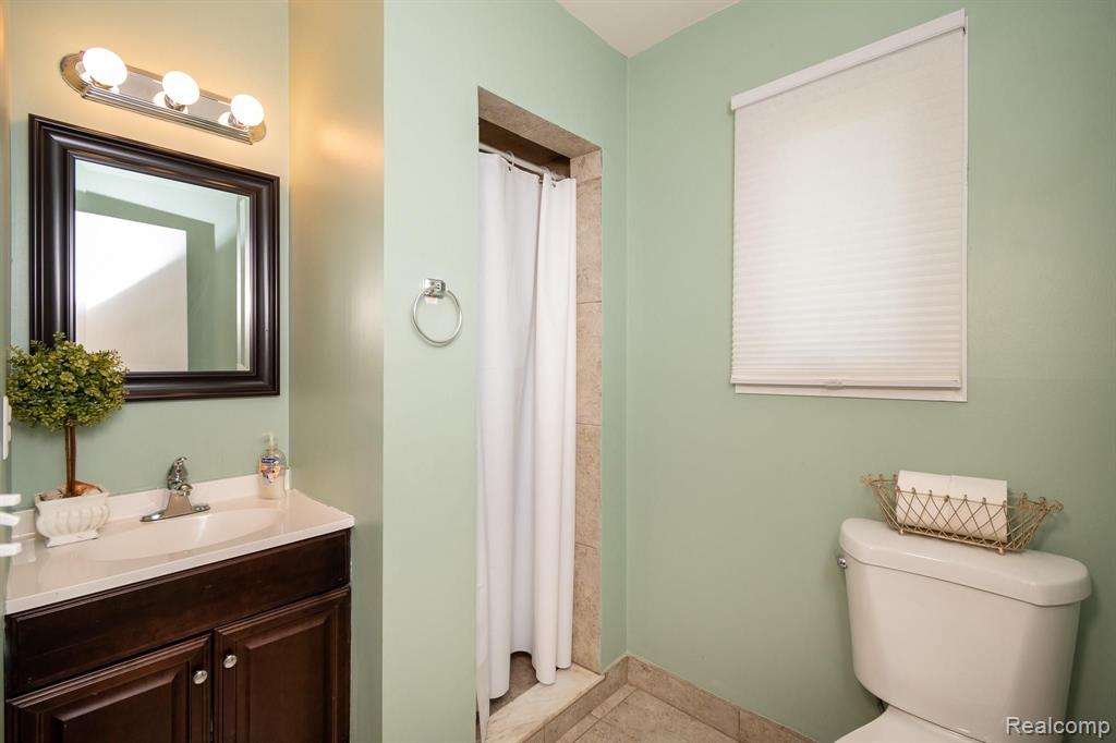 567 Lockport Road Rochester Hills, MI 48307 - Photo 13 of 29