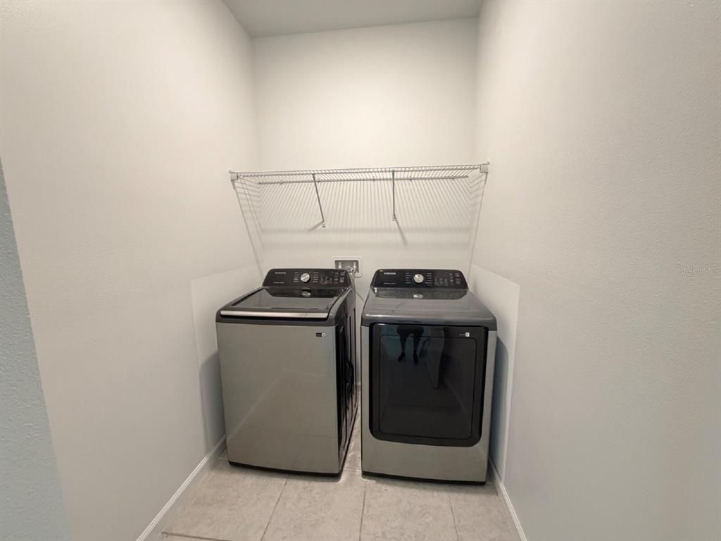 2021 Hemingway Circle Groveland, FL 34736 - Photo 14 of 18 a utility room with dryer and washer
