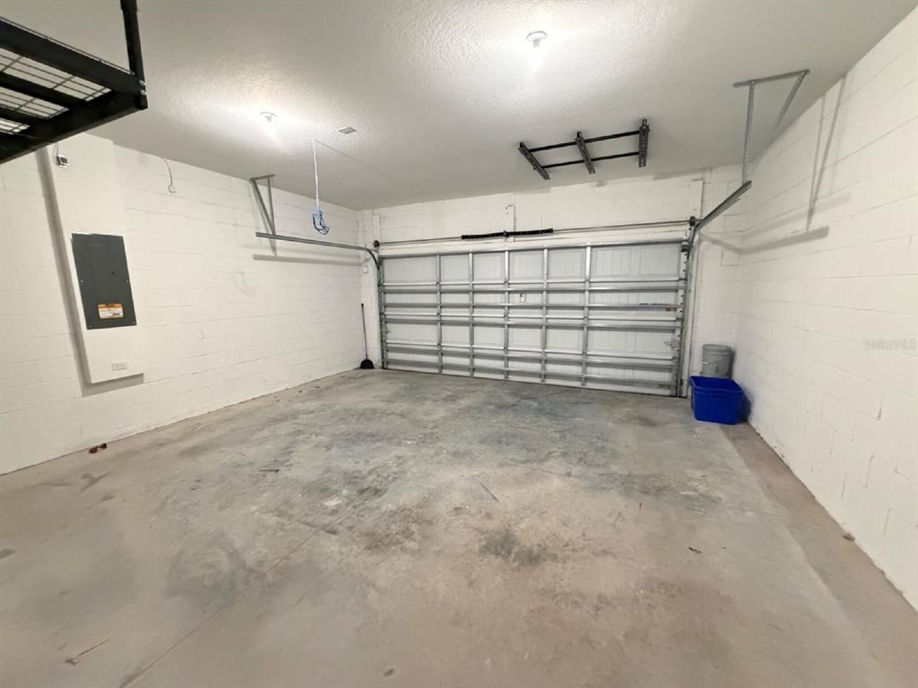 2021 Hemingway Circle Groveland, FL 34736 - Photo 15 of 18 a view of a garage