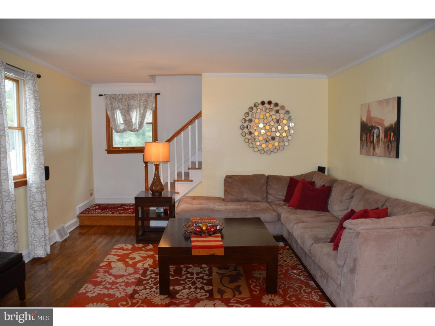 311 Warren Road Hatboro, PA 19040 - Photo 4 of 25 Living Room