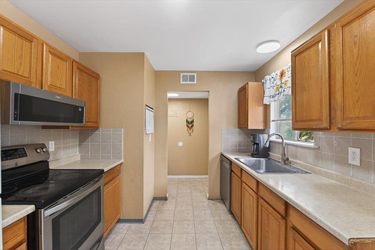 7517 Natomas Road Pleasant Grove, CA 95668 - Photo 13 of 36