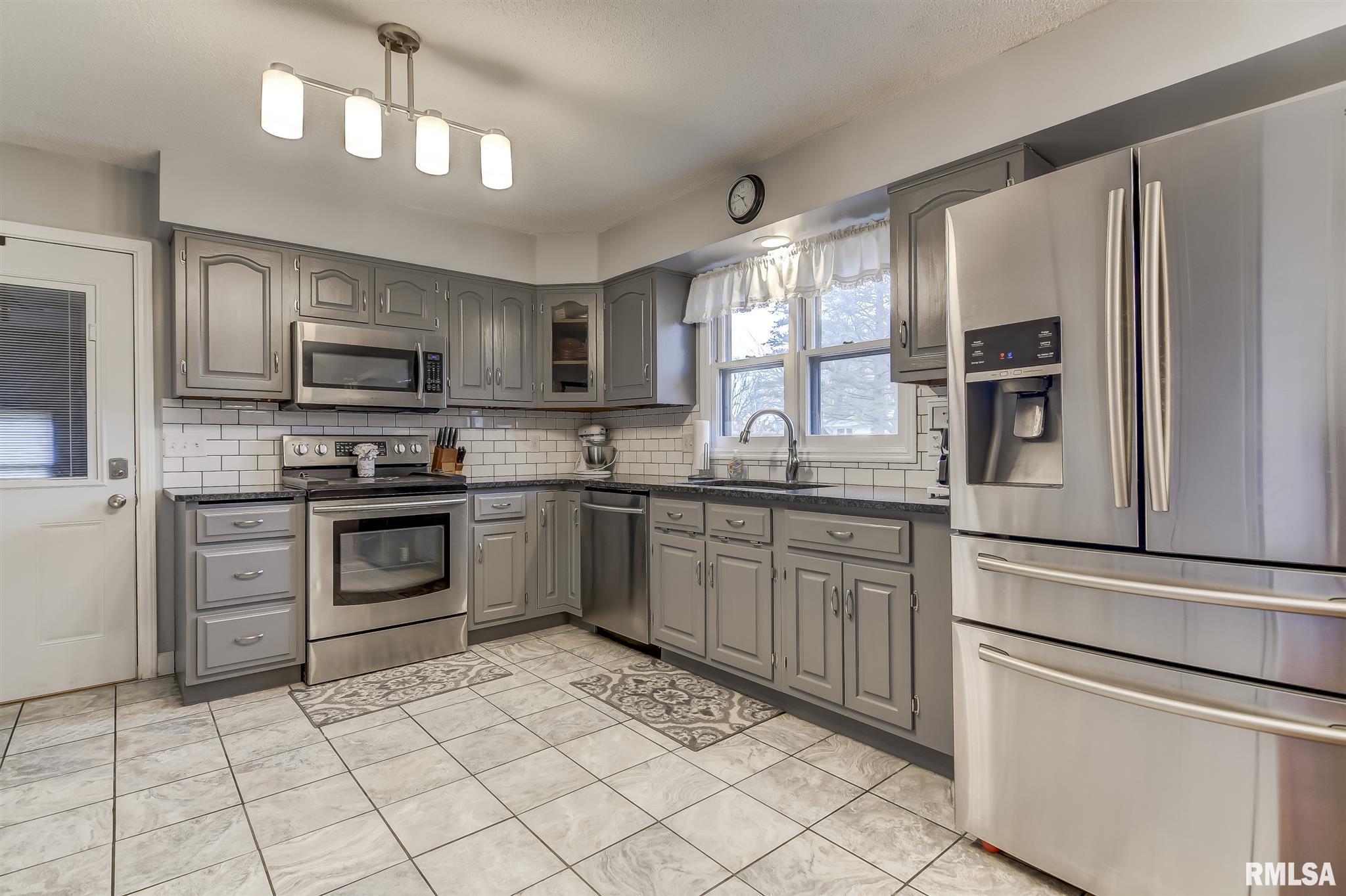 623 East Main Street Rochester, IL 62563 - Photo 11 of 41