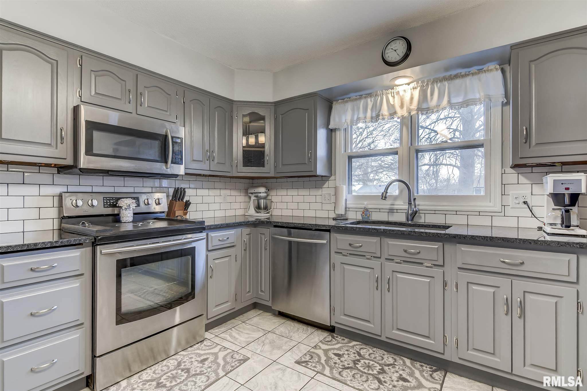 623 East Main Street Rochester, IL 62563 - Photo 14 of 41
