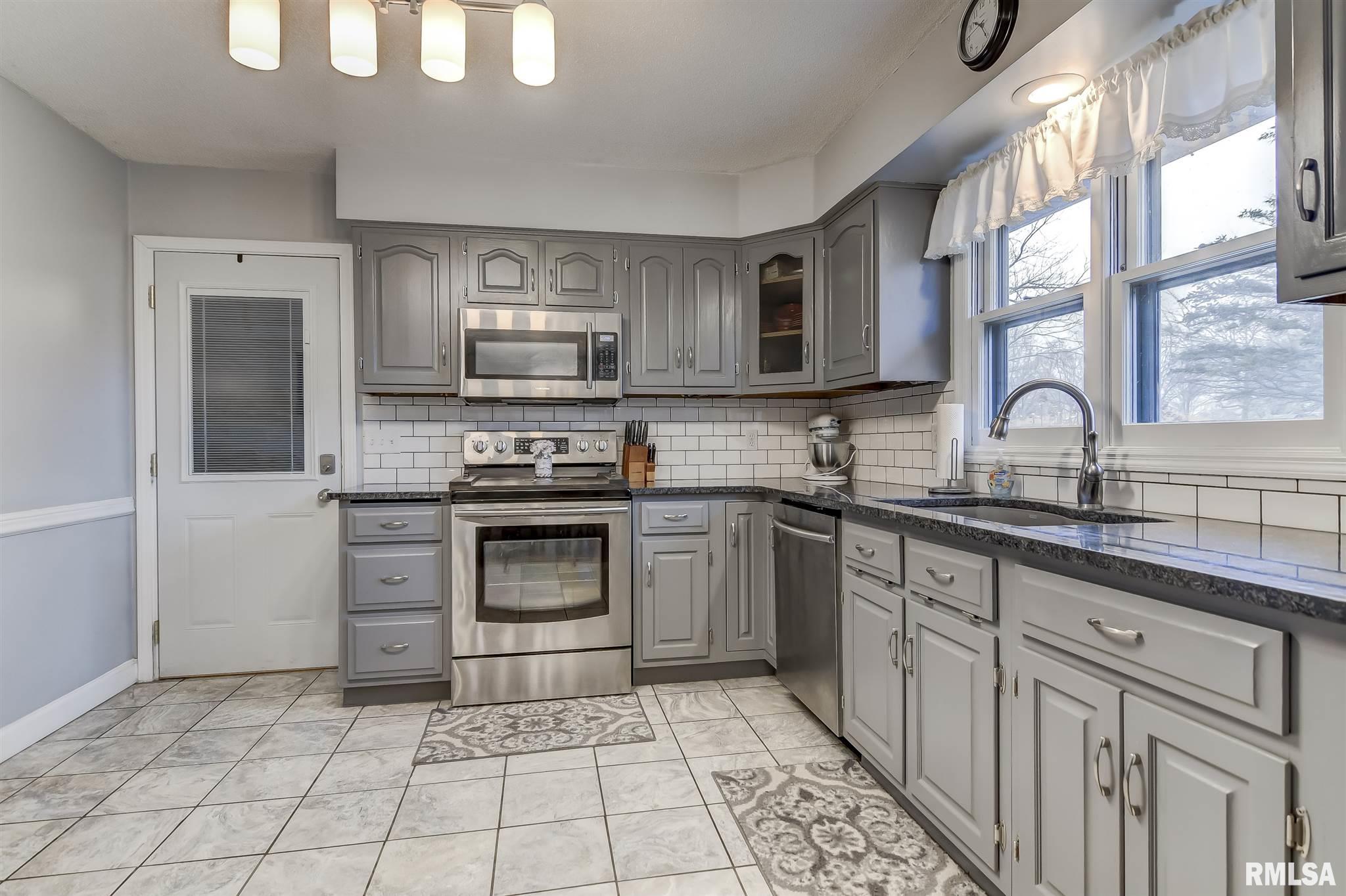 623 East Main Street Rochester, IL 62563 - Photo 16 of 41