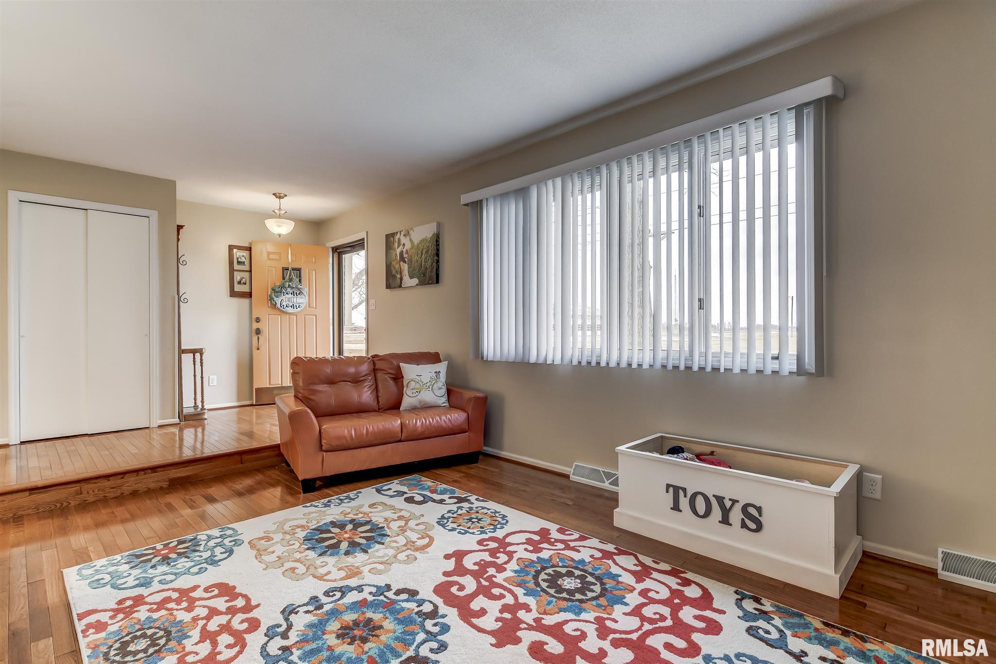 623 East Main Street Rochester, IL 62563 - Photo 5 of 41