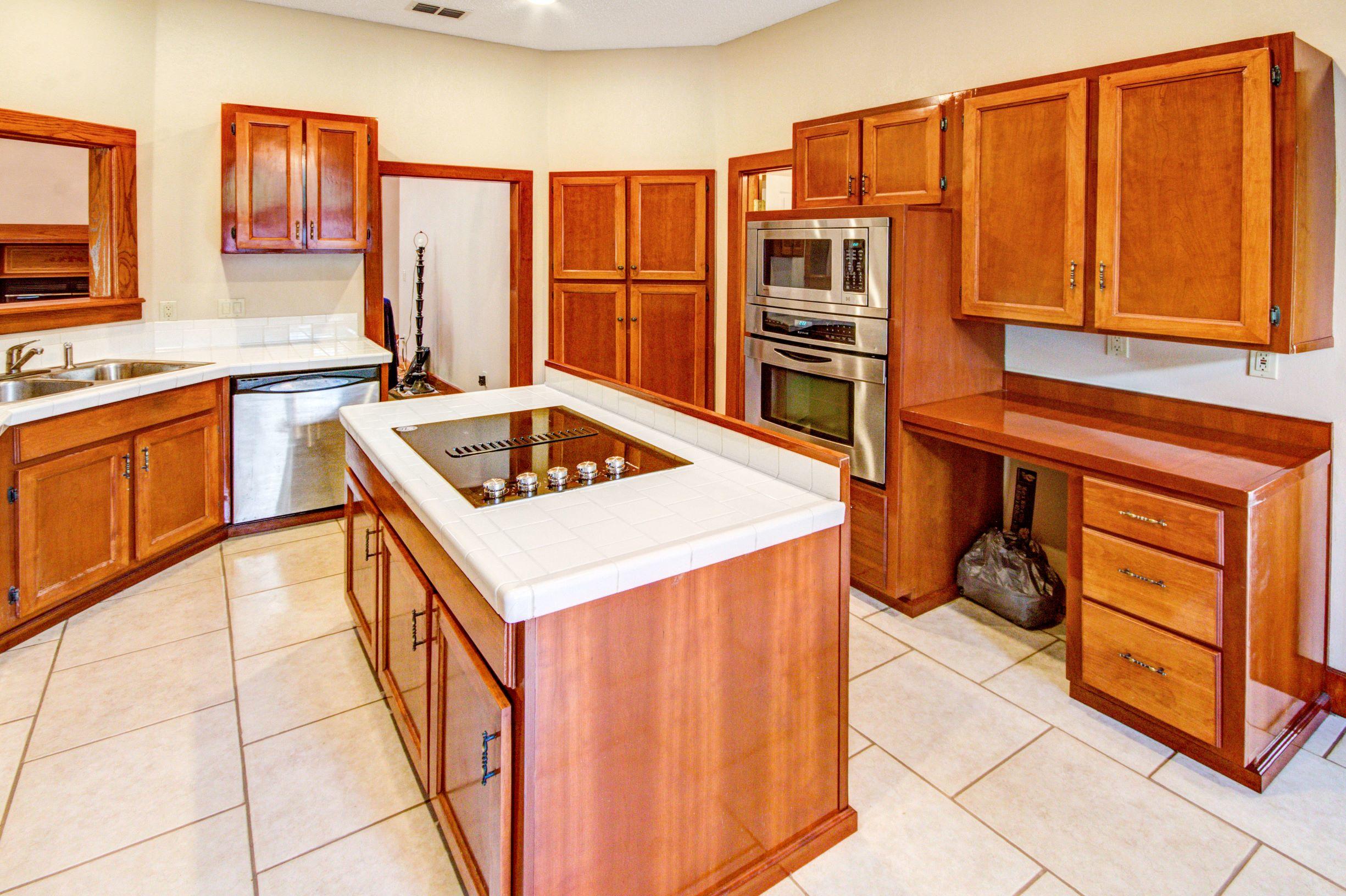 1339 State Rd S-15-28 Walterboro, SC 29488 - Photo 15 of 39 Kitchen Desk Space
