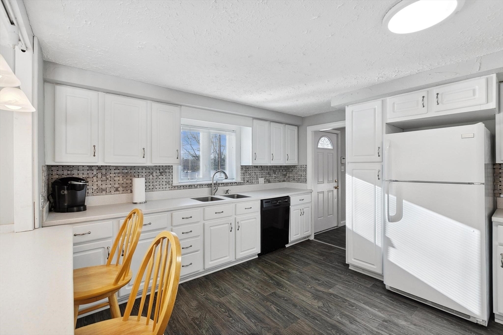 41 Keeling Road Wakefield, MA 01880 - Photo 13 of 31 Gallery Image 13