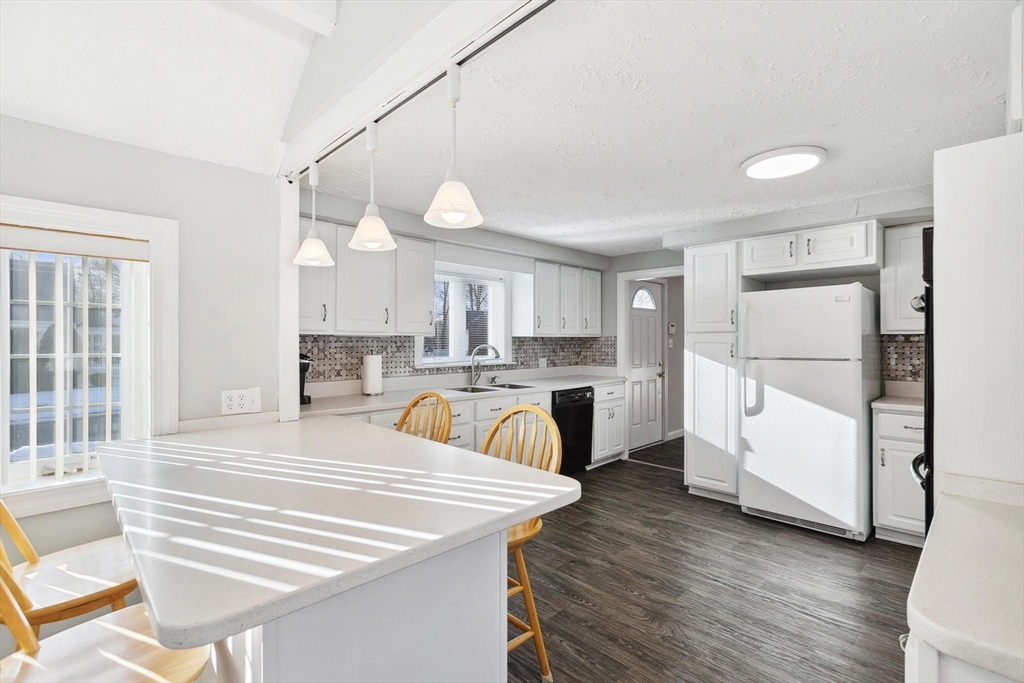 41 Keeling Road Wakefield, MA 01880 - Photo 10 of 31 Gallery Image 10