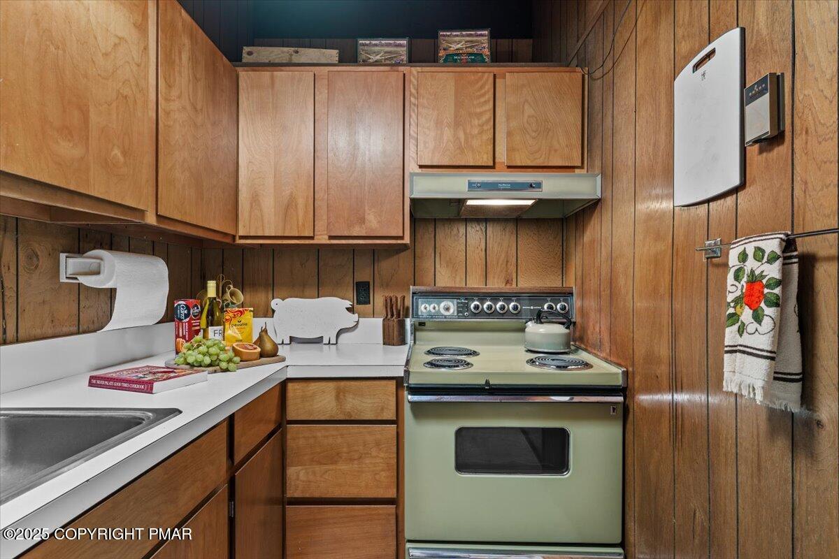 652 Rimrock Road Bartonsville, PA 18321 - Photo 8 of 37 a kitchen with stainless steel appliances granite countertop a stove a sink and a refrigerator