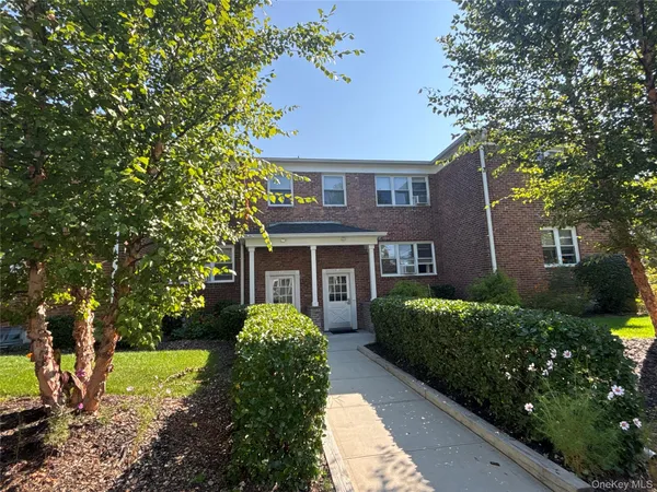 $3,500 | 37 Spruce Street, Unit 2, Great Neck, NY 11021