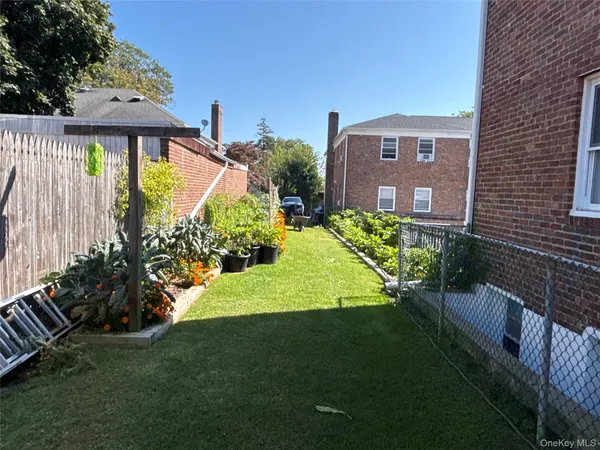 $3,500 | 37 Spruce Street, Unit 2, Great Neck, NY 11021