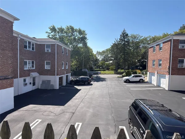 $3,500 | 37 Spruce Street, Unit 2, Great Neck, NY 11021