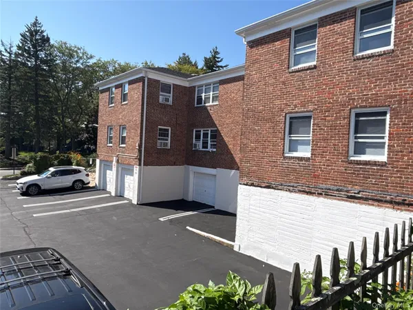 $3,500 | 37 Spruce Street, Unit 2, Great Neck, NY 11021