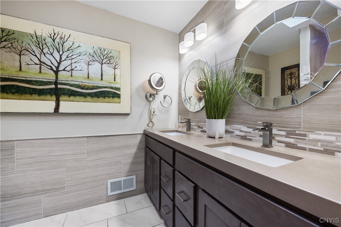 247 Kerryman Circle Lysander, NY 13027 - Photo 24 of 44