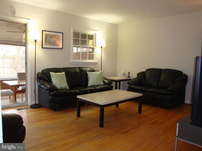 9025 Glenville Road Silver Spring, MD 20901 - Photo 3 of 5 Living Room