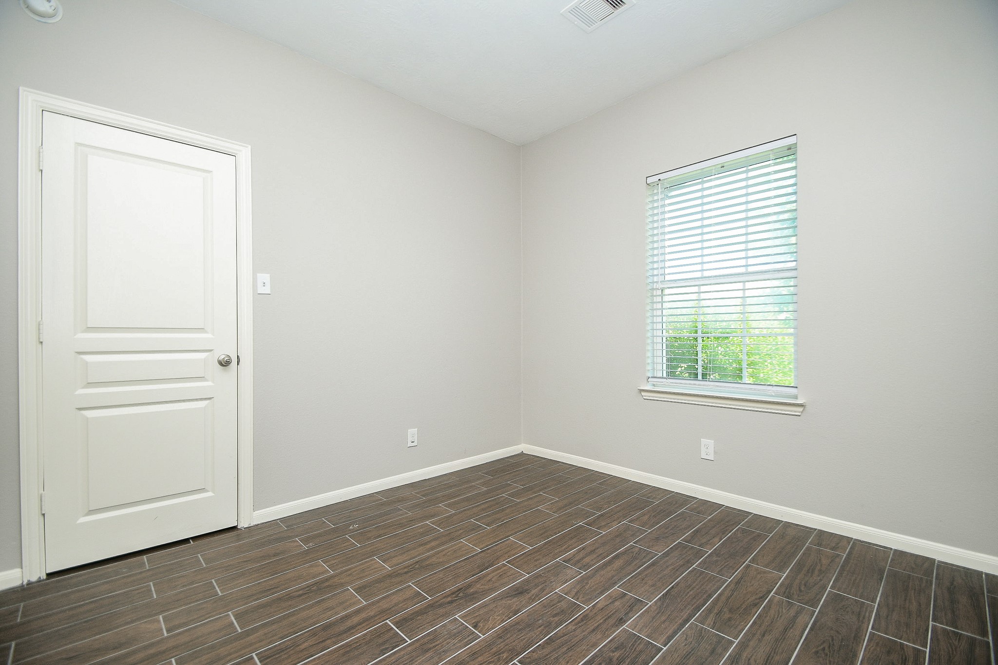 3318 Grand Cane Lane Rosenberg, TX 77471 - Photo 16 of 20 an empty room with wooden floor and windows
