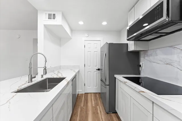 $139,900 | 17331 Red Oak Drive, Unit 14, Houston, TX 77090