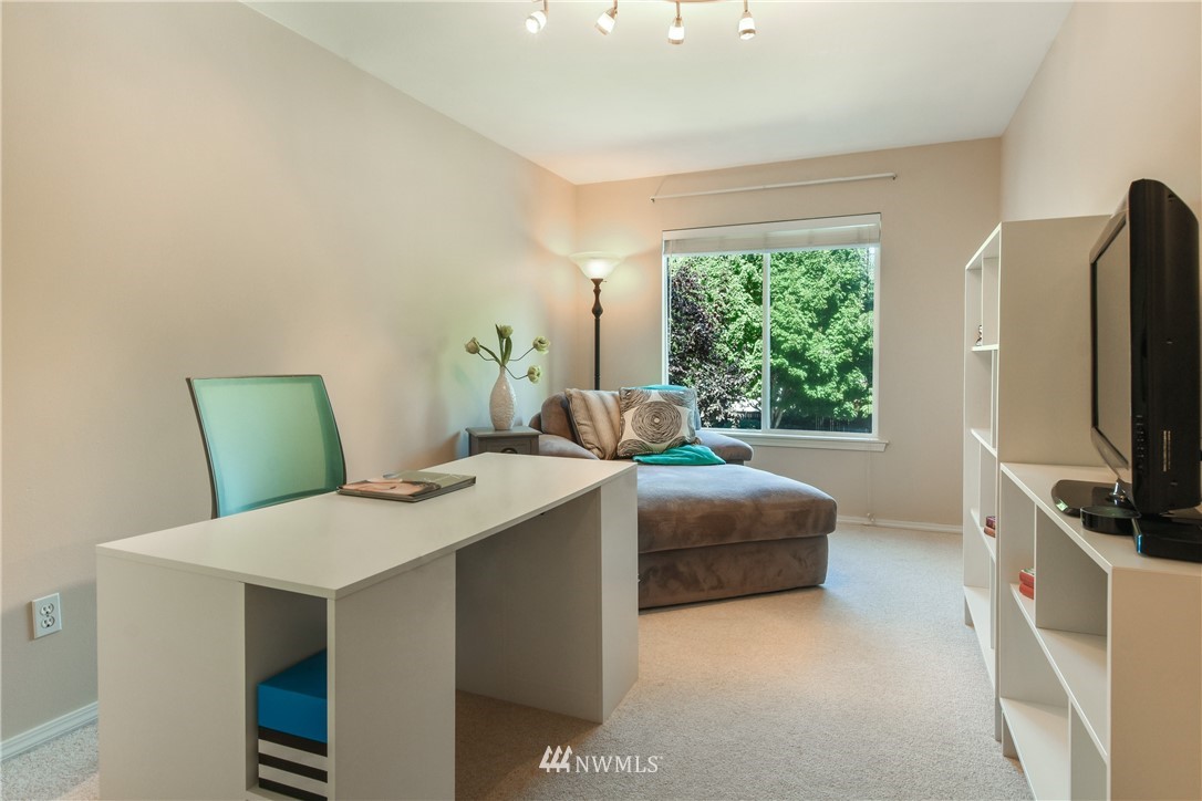 2012 189th Place Southeast Bothell, WA 98012 - Photo 14 of 21 Gallery Image 14