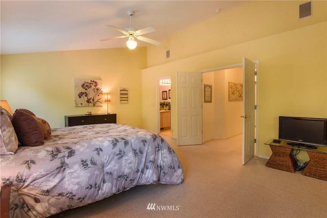 2012 189th Place Southeast Bothell, WA 98012 - Photo 15 of 21 Gallery Image 15