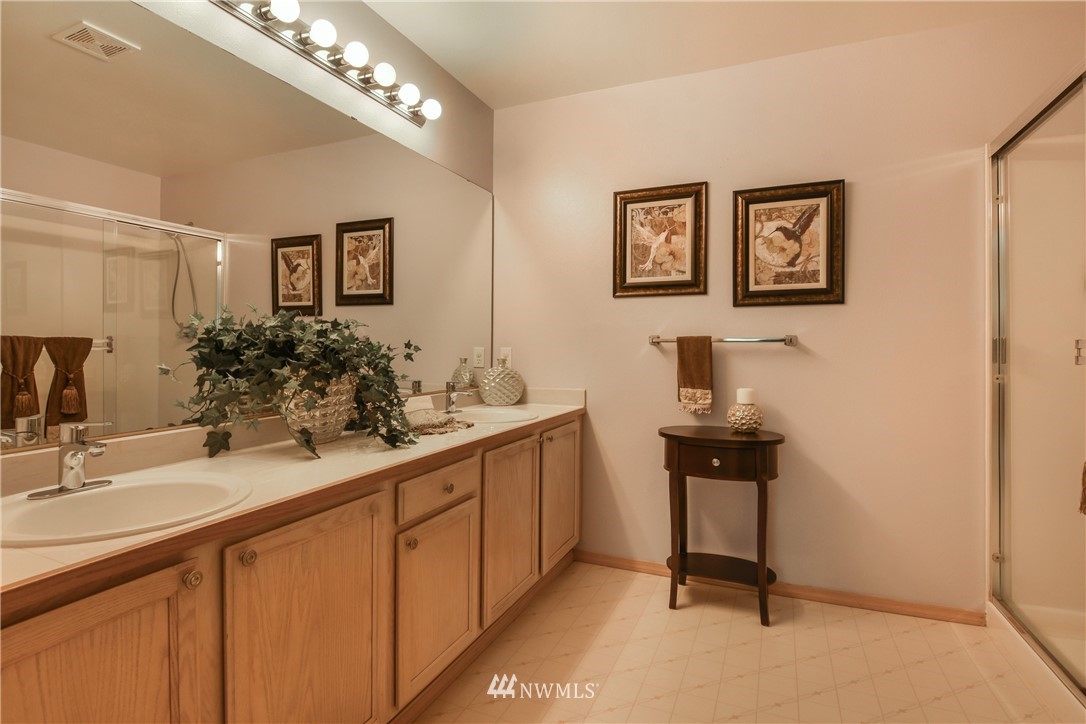 2012 189th Place Southeast Bothell, WA 98012 - Photo 17 of 21 Gallery Image 17