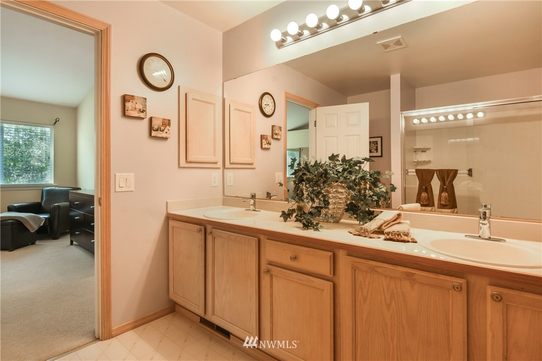 2012 189th Place Southeast Bothell, WA 98012 - Photo 18 of 21 Gallery Image 18