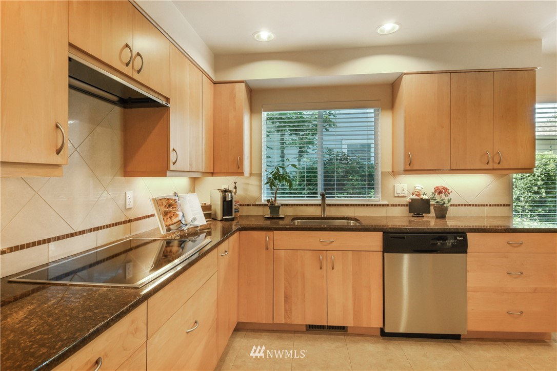 2012 189th Place Southeast Bothell, WA 98012 - Photo 4 of 21 Gallery Image 4