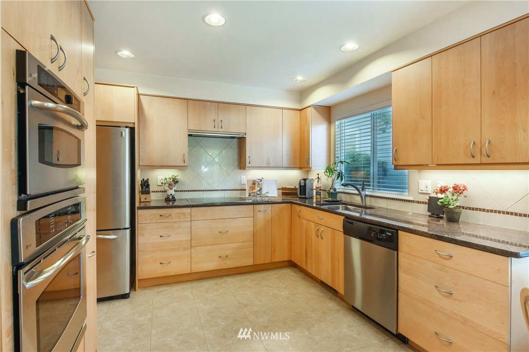 2012 189th Place Southeast Bothell, WA 98012 - Photo 5 of 21 Gallery Image 5