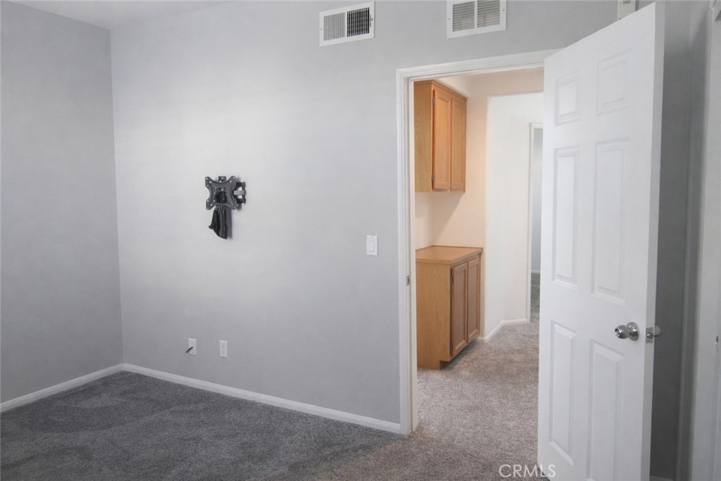 1285 Fools Gold Way, Unit 2 Chula Vista, CA 91913 - Photo 23 of 43 an empty room that has a mirror