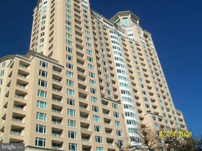 100 Harborview Drive, Unit 211 Baltimore, MD 21230 - Photo 1 of 6 Exterior (Main)