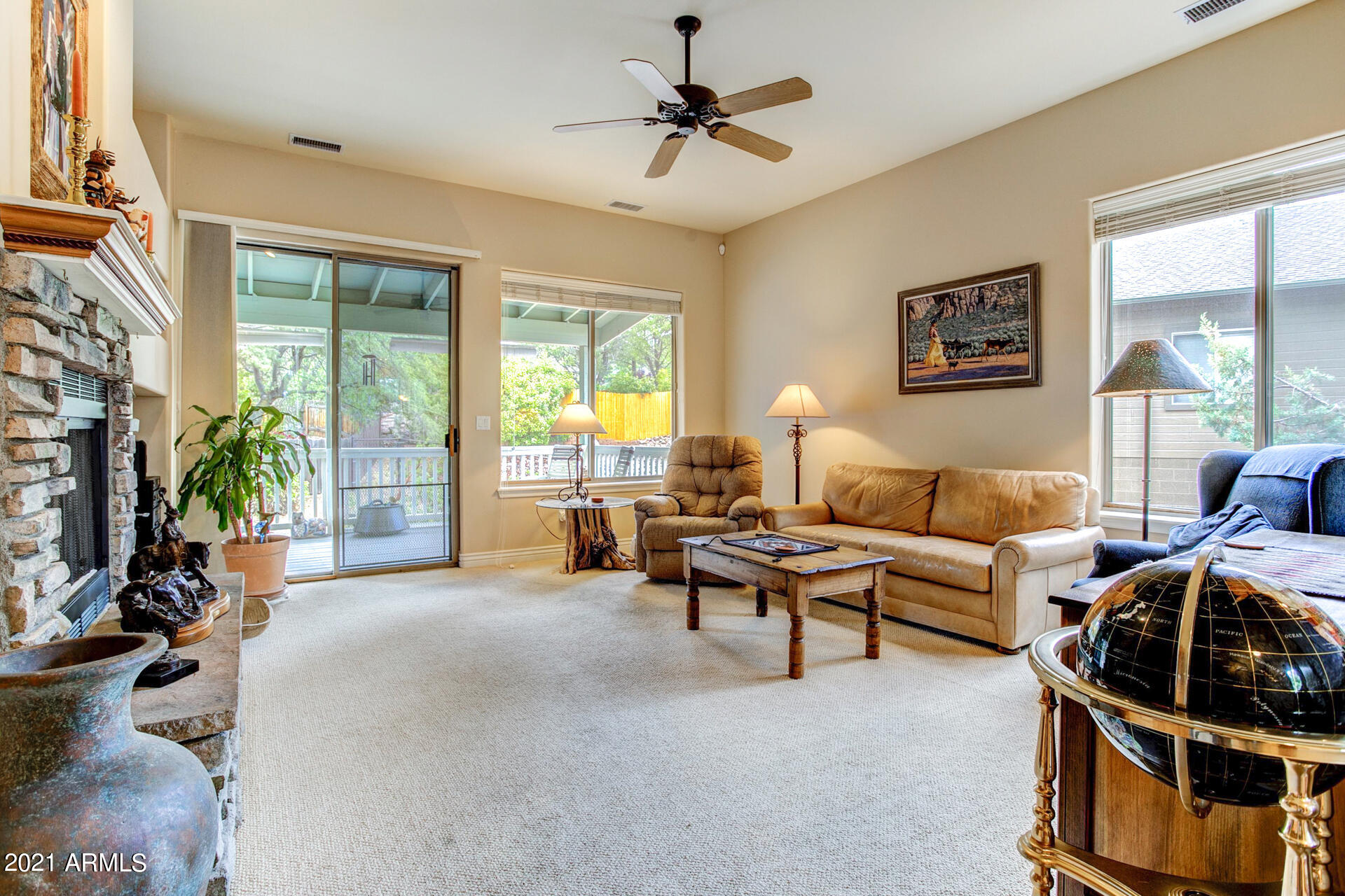 608 North Eagle Ridge Road Payson, AZ 85541 - Photo 2 of 31 Living Room (1)