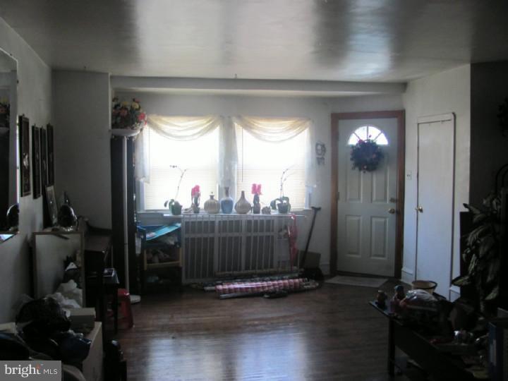 526 Hampden Road Upper Darby, PA 19082 - Photo 3 of 12 Living Room