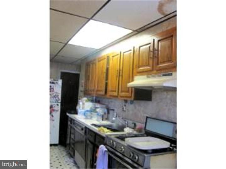 526 Hampden Road Upper Darby, PA 19082 - Photo 4 of 12 Kitchen