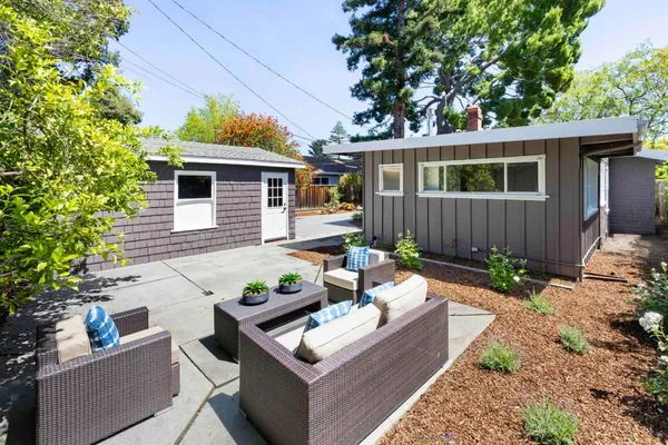 a view of a couches in patio of back yard