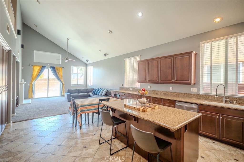 1895 Silver Drop Lane Hemet, CA 92545 - Photo 12 of 50 Kitchen and family room